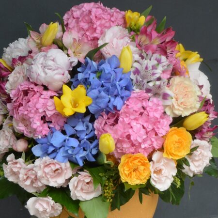 Aranjament floral in vas, culori pastel - imagine 2