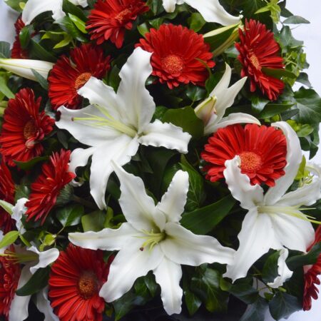 Jerba funerara cu crini si gerbera - imagine 2