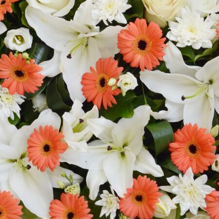 Coroana funerara lacrima cu crini si gerbera - imagine 2